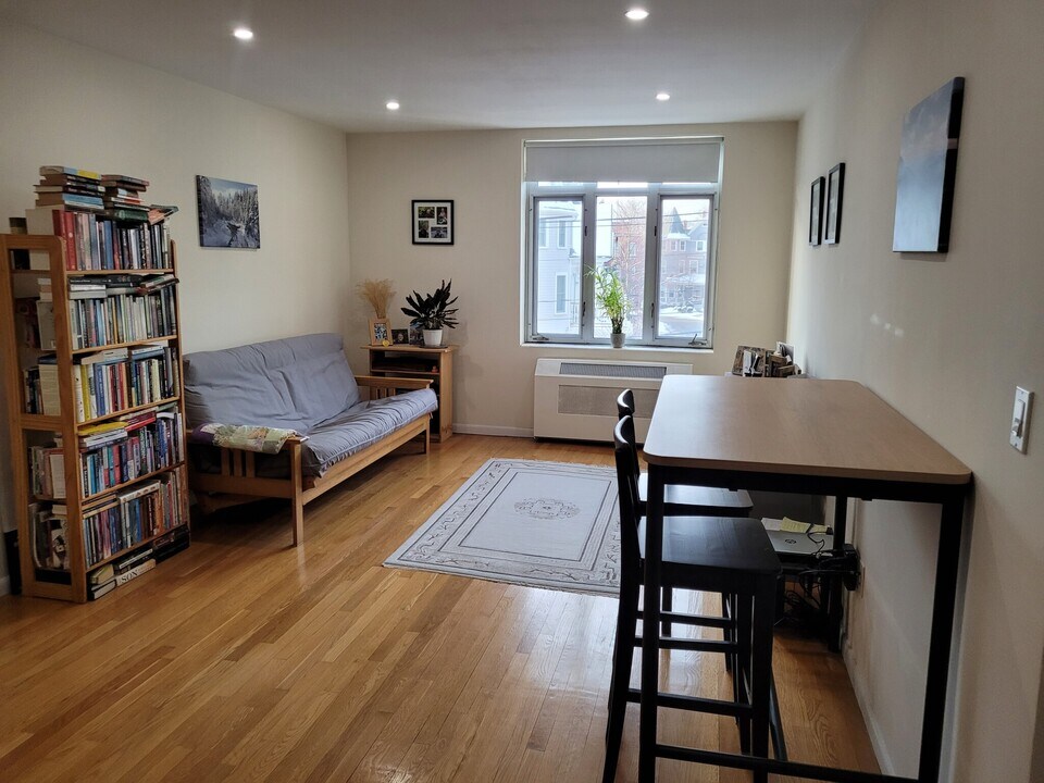 32 Vernon St, Unit 306 in Brookline, MA - Foto de edificio