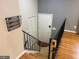 8711 Braeburn Dr in Annandale, VA - Building Photo