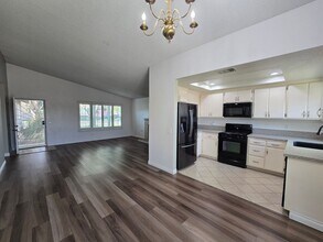 2835 La Vida Dr in Lancaster, CA - Building Photo - Building Photo