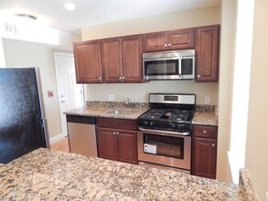 28 Chelsea St, Unit 3 in Boston, MA - Building Photo - Building Photo