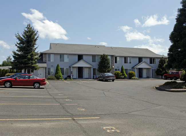 Pioneer Court Apartments in Stayton, OR - Building Photo - Building Photo