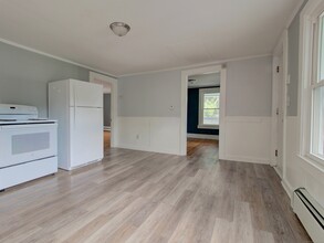 1-5 Pratte Ave in Norwich, CT - Building Photo - Building Photo