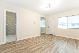 6250 Vineland Ave in Los Angeles, CA - Building Photo - Building Photo