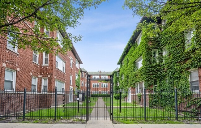 4650 N Saint Louis Ave, Unit 3C