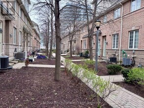 23 Observatory Ln in Richmond Hill, ON - Building Photo - Building Photo