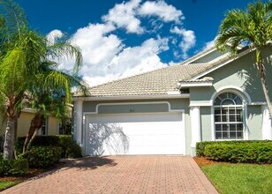 511 NW Red Pine Way in Jensen Beach, FL - Building Photo - Building Photo