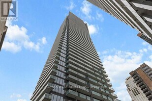 65 St Mary St in Toronto, ON - Building Photo