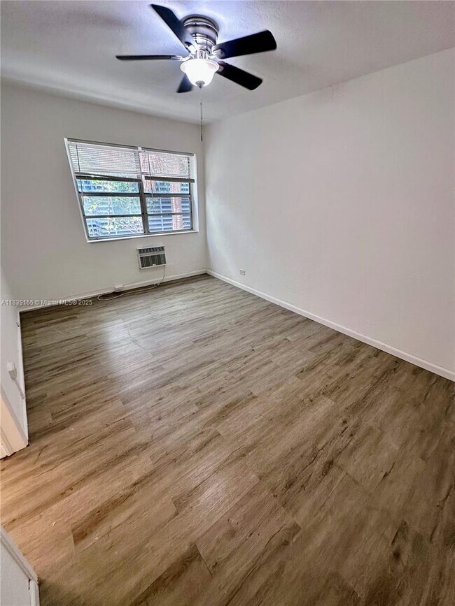 9064 Collins Ave in Miami Beach, FL - Building Photo - Building Photo