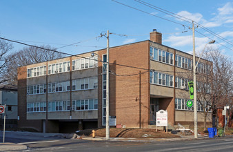 Hillsdale Manor in Toronto, ON - Building Photo - Building Photo