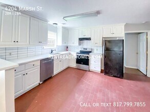 4204 Marsh St in Bryan, TX - Building Photo - Building Photo