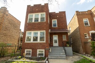 2906 N Harding Ave in Chicago, IL - Building Photo