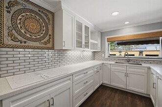 1184 Devonshire Dr in San Diego, CA - Building Photo - Building Photo