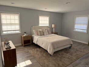 1 E Main St in Huntington, NY - Building Photo - Building Photo