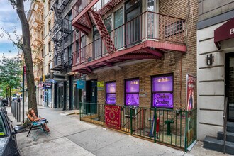 344 E 49th St in New York, NY - Foto de edificio - Building Photo