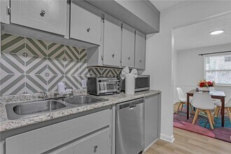 2394 Lawrenceville Hwy in Decatur, GA - Building Photo - Building Photo