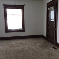 319 N 4th St in Miles City, MT - Building Photo