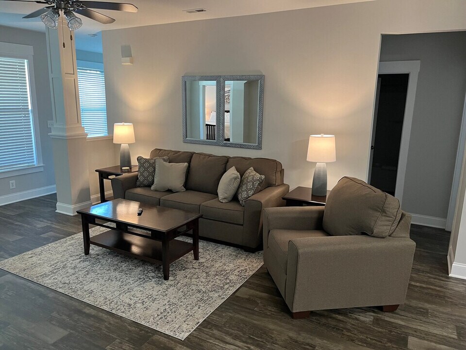 8601 Lenten Rose Ct in Charlotte, NC - Building Photo