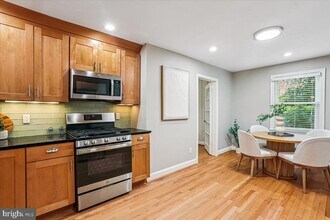 8910 Bradford Rd in Silver Spring, MD - Foto de edificio - Building Photo