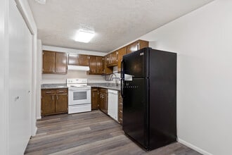 5858 S 2000 W, Unit C in Roy, UT - Building Photo - Building Photo