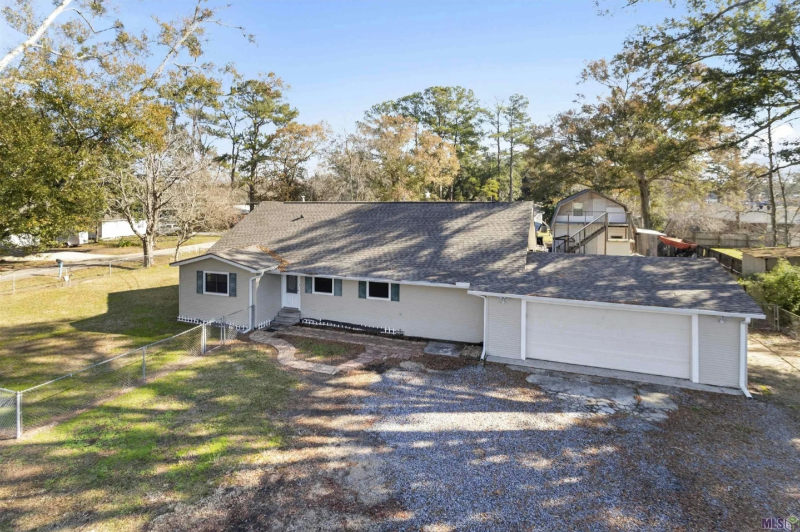 17024 Margaret Rd in Prairieville, LA - Building Photo