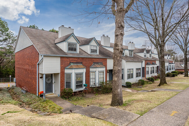 2221 Wentwood Valley Dr in Little Rock, AR - Foto de edificio - Building Photo