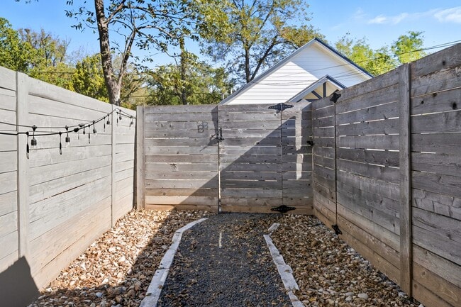 4505 Hank Ave, Unit B in Austin, TX - Building Photo - Building Photo