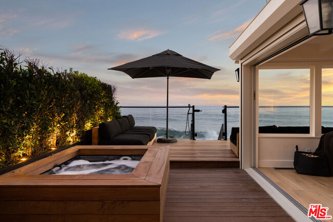 23456 Malibu Colony Rd in Malibu, CA - Foto de edificio - Building Photo