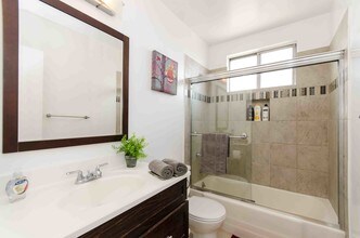 FlexRenter N Formosa - Furnished Flexible in Los Angeles, CA - Building Photo - Building Photo