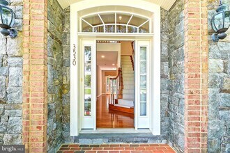 3530 Schuerman House Dr in Fairfax, VA - Building Photo - Building Photo