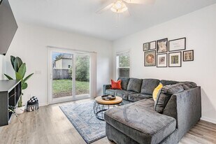 2604 N Highland Ave in Tampa, FL - Building Photo