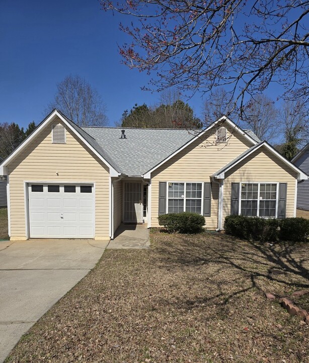 942 Maple Leaf Ridge in Jonesboro, GA - Building Photo