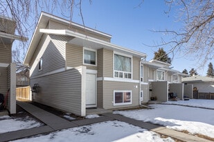 461 23 Av NE in Calgary, AB - Building Photo
