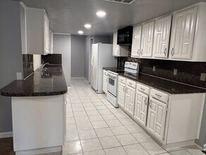 8103 Edgebrook Forest Ct in Houston, TX - Building Photo - Building Photo