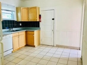 8 Berkeley St, Unit 1 in Watertown, MA - Foto de edificio - Building Photo