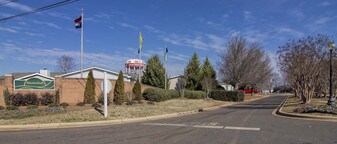 Meadowbrook in Charlotte, NC - Building Photo