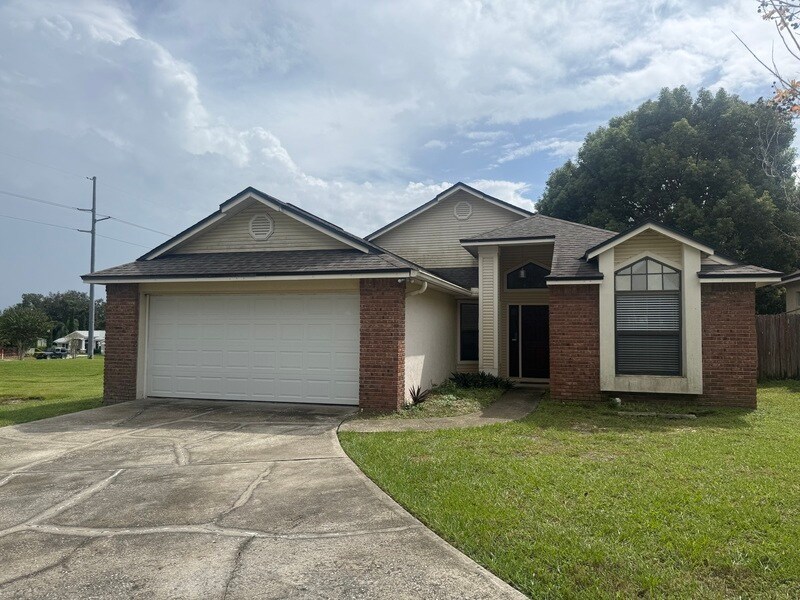 1040 Manigan Ave in Oviedo, FL - Building Photo