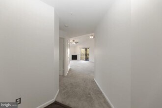 7706 Haynes Point Way in Alexandria, VA - Foto de edificio - Building Photo