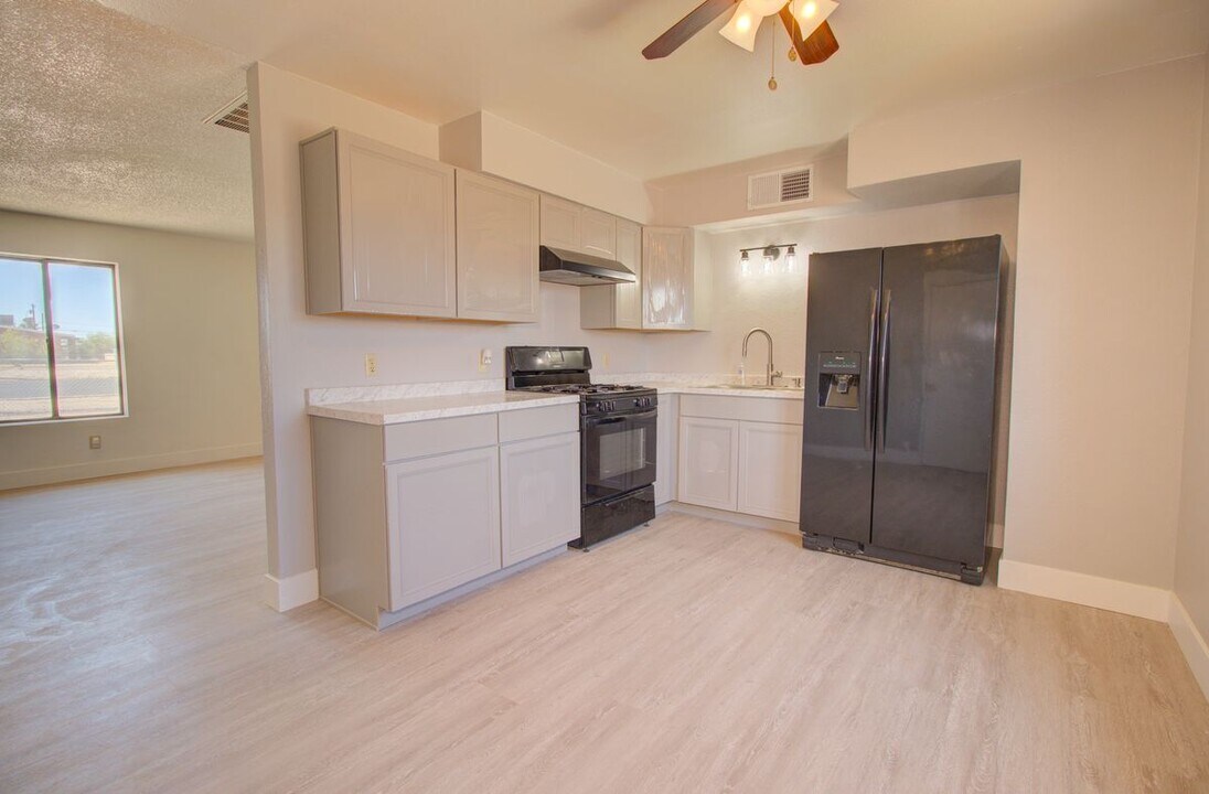 518 W Battaglia Rd in Eloy, AZ - Building Photo