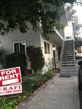 446 E Cypress Ave, Unit C in Burbank, CA - Building Photo - Building Photo
