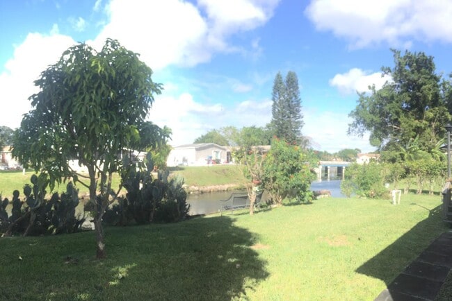 1511 SW 65th Terrace in Boca Raton, FL - Building Photo - Building Photo