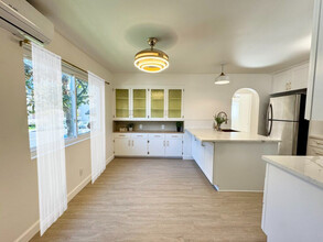 445 E Magnolia Blvd in Burbank, CA - Foto de edificio - Building Photo