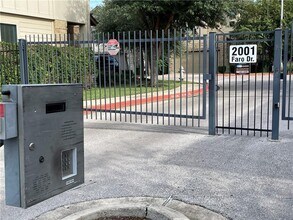 2001 Faro Dr in Austin, TX - Building Photo - Building Photo