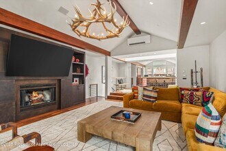 706 E Hyman Ave in Aspen, CO - Building Photo - Building Photo