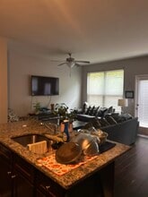 5914 Cassie Dr in Stonecrest, GA - Foto de edificio - Building Photo