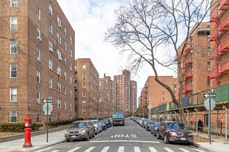 2215-2275 Cruger Ave in Bronx, NY - Building Photo - Building Photo