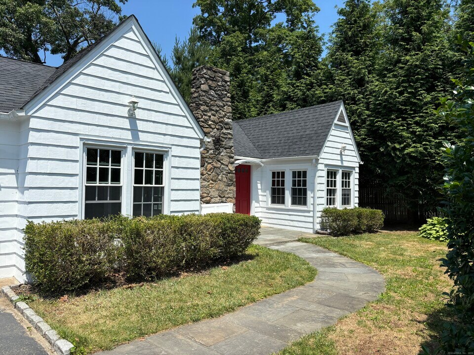 67 Grove Point in Westport, CT - Building Photo