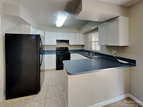 13912 Henson Cir in Tampa, FL - Building Photo - Building Photo
