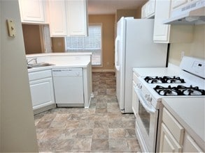 5035 Wesleyan Dr in Woodstock, GA - Foto de edificio - Building Photo