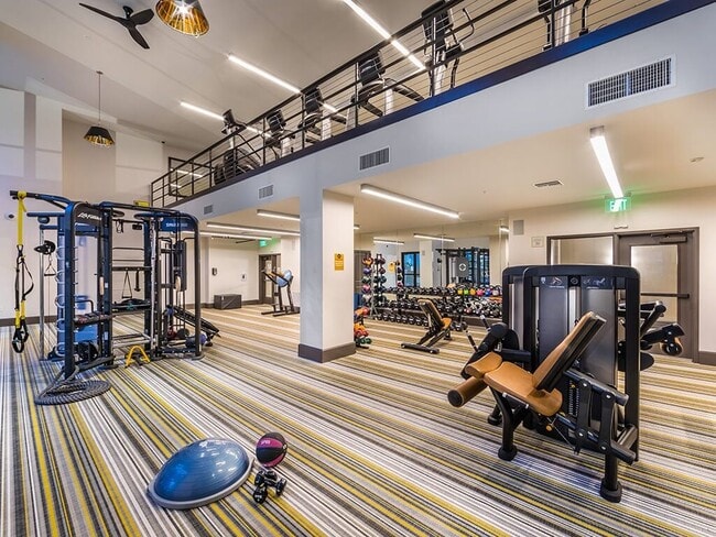 808 West Apartments in San Jose, CA - Foto de edificio - Building Photo