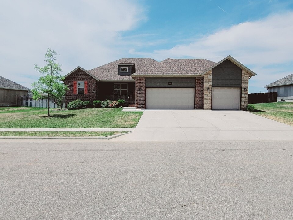 4697 Florence Ave in Ozark, MO - Building Photo